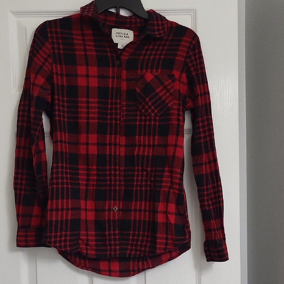 Field & Stream Tops - Field & Stream Womens Red and Black Plaid Button Down Shirt